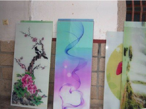 芷江县玻璃喷绘的特点。